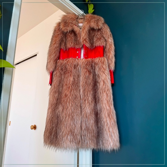 $9995 Gucci Corset Detail Caramel and Apple Red Faux Fur Runway Coat - Picture 10 of 16